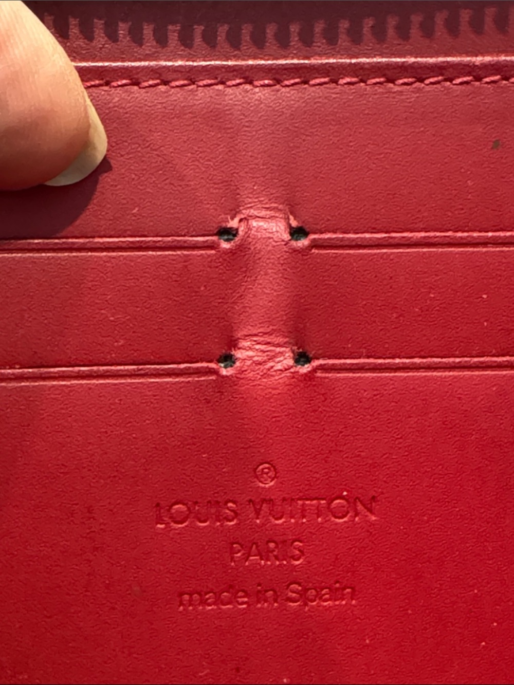 Authentic Louis Vuitton Vernis Zip-Around Wallet in Deep Red - Picture 14 of 16